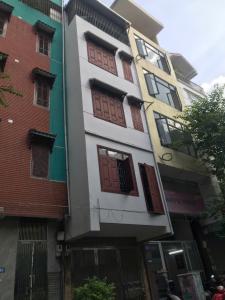 TRUNG TÂM HUYỆN THANH TRÌ 40m2/ 5 TẦNG DÂN XÂY KIÊN CỐ CÒN RẤT MỚI CHỈ 6,5 TỶ.