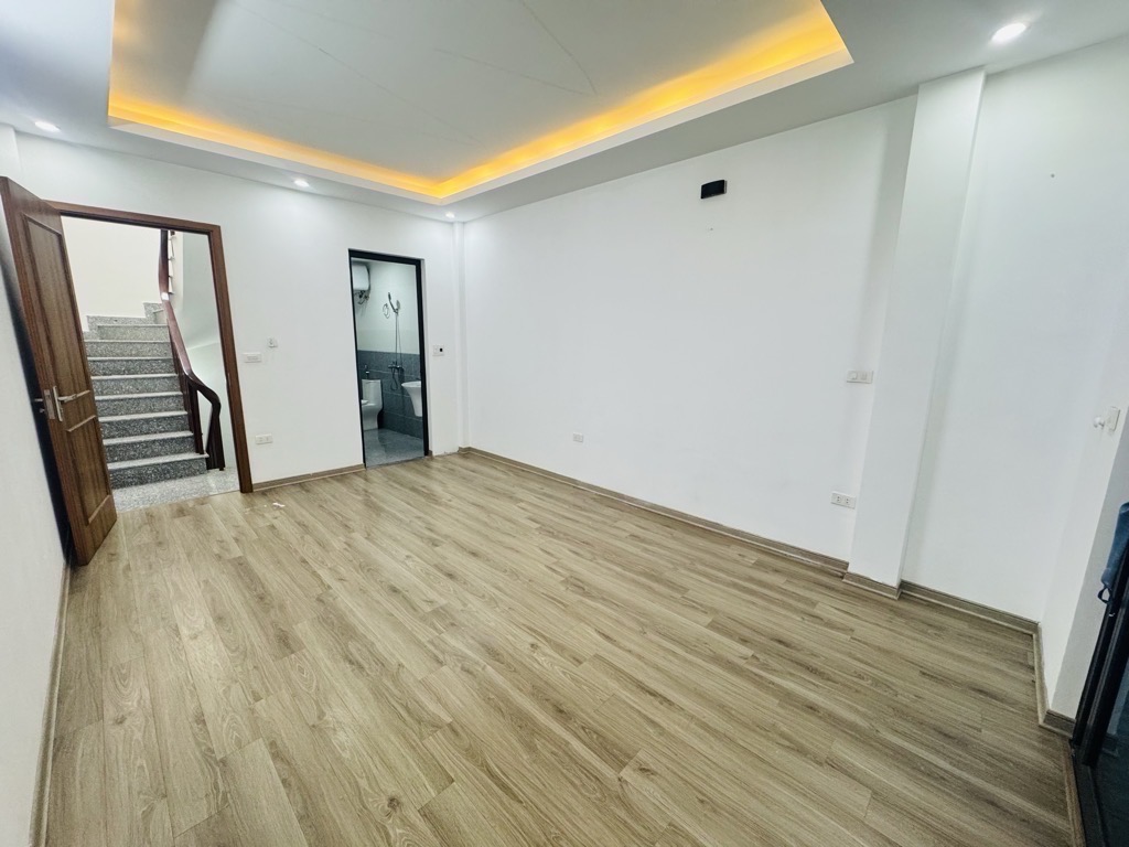 An dương vương 5tầng 6,7tỷ nhà đẹp ở luôn