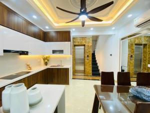 Nhà Nam Từ Liêm 6t thang máy, ô tô đỗ cửa chỉ hơn 7T, nhà đẹp mới tinh