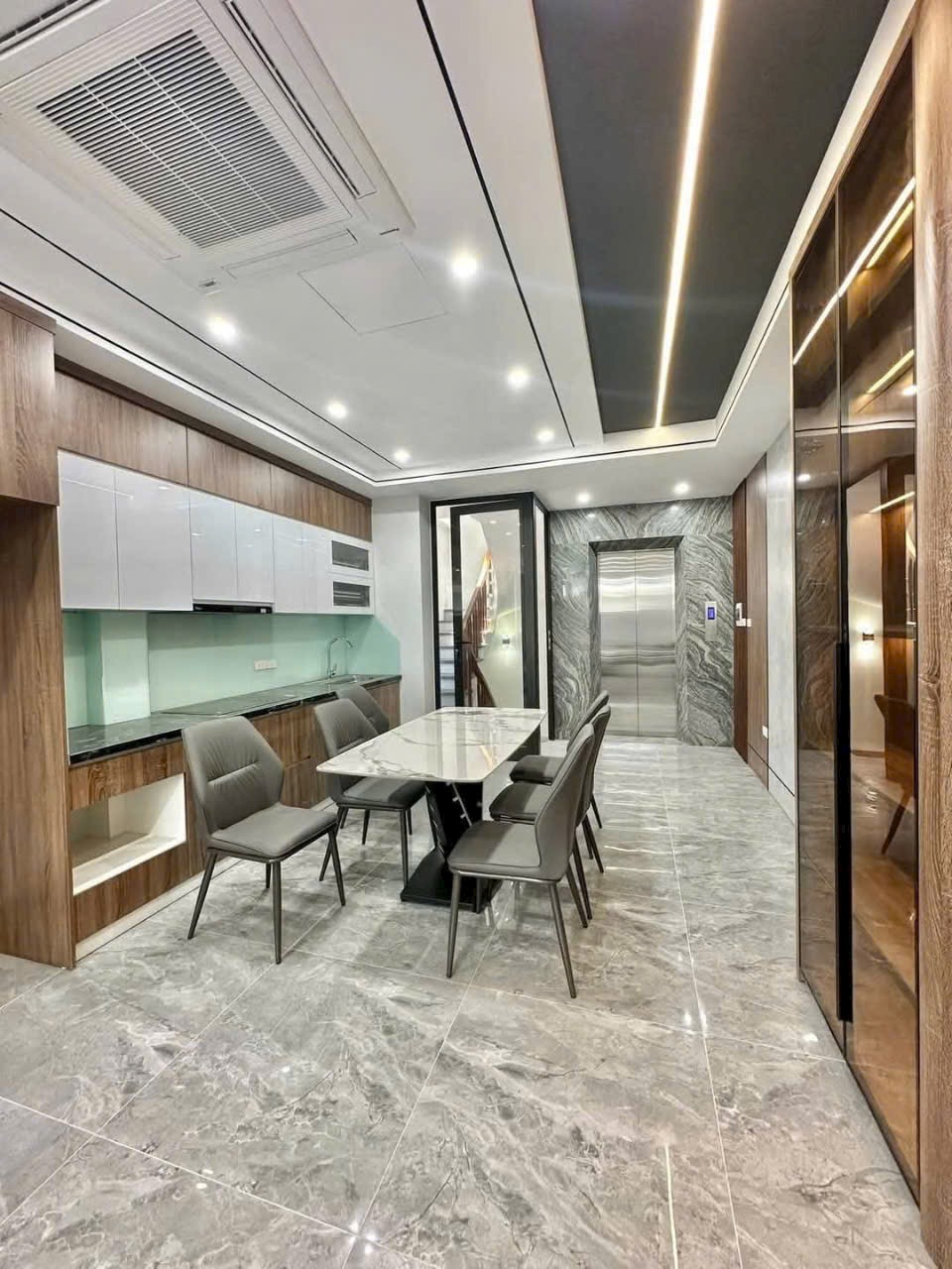 Hoa hậu Ngọc Thụy mới tinh ,lô góc