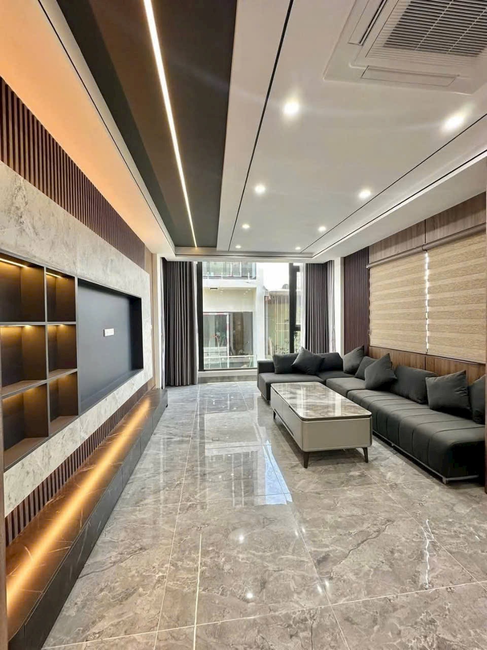 Hoa hậu Ngọc Thụy mới tinh ,lô góc