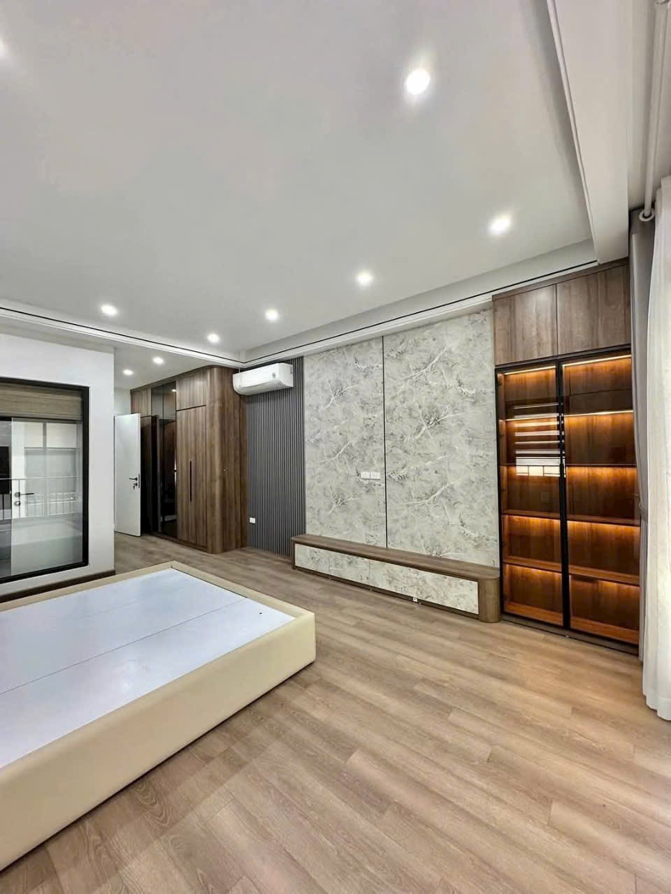 Hoa hậu Ngọc Thụy mới tinh ,lô góc