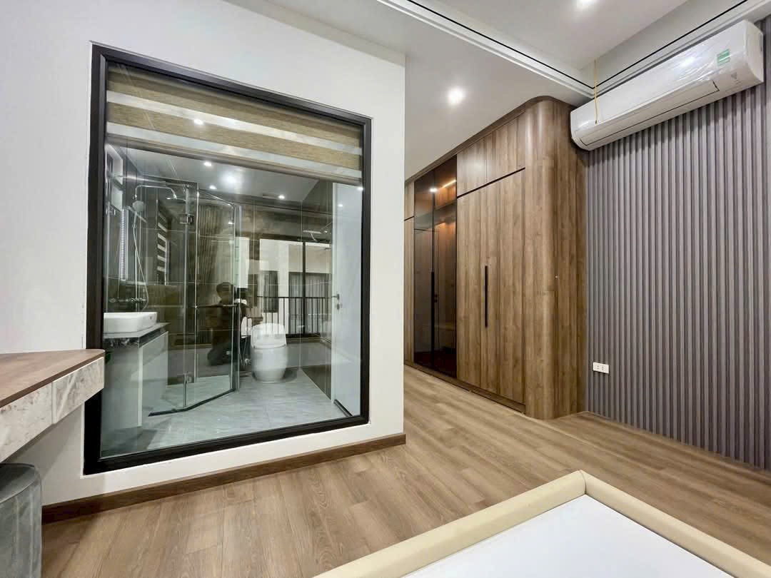 Hoa hậu Ngọc Thụy mới tinh ,lô góc