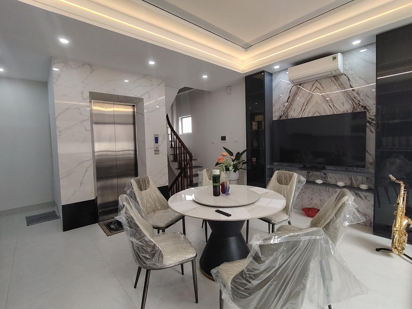 Bán nhà Bồ Đề đẹp Lô góc ô tô đỗ cửa