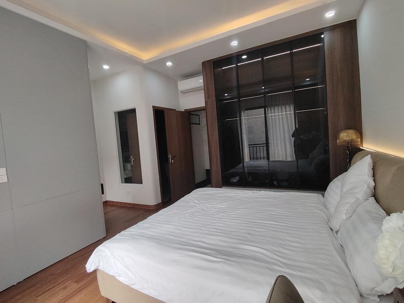 Bán nhà Bồ Đề đẹp Lô góc ô tô đỗ cửa