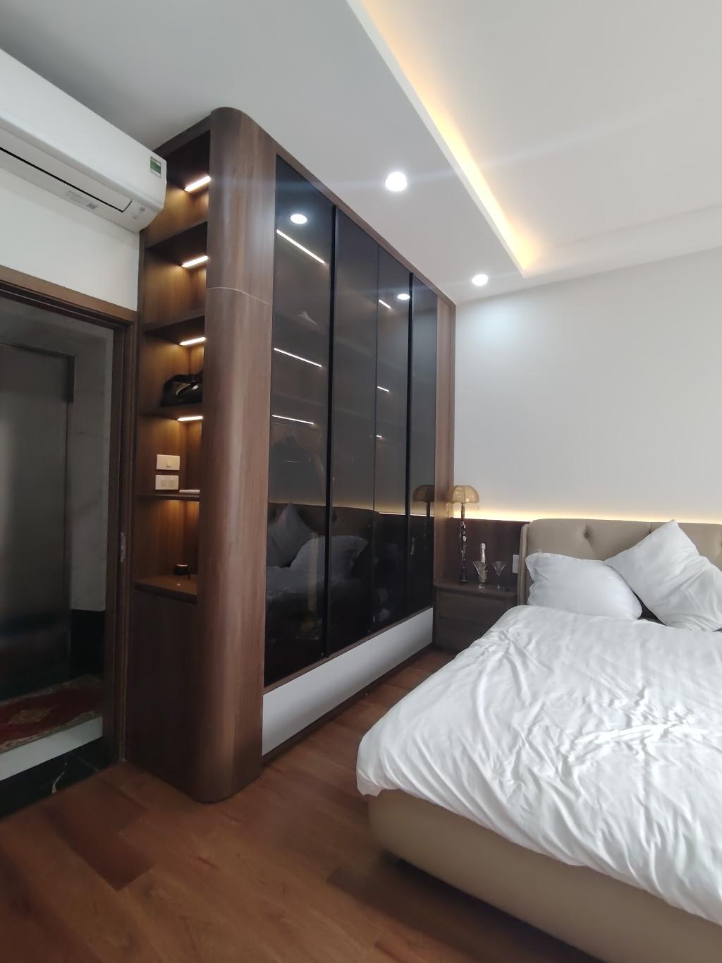 Bán nhà Bồ Đề đẹp Lô góc ô tô đỗ cửa