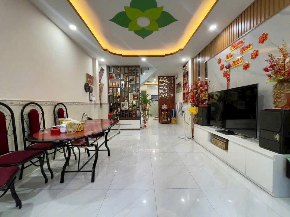 Bán nhà 70m2 Phường Phú Thuận, dưới 6 tỷ