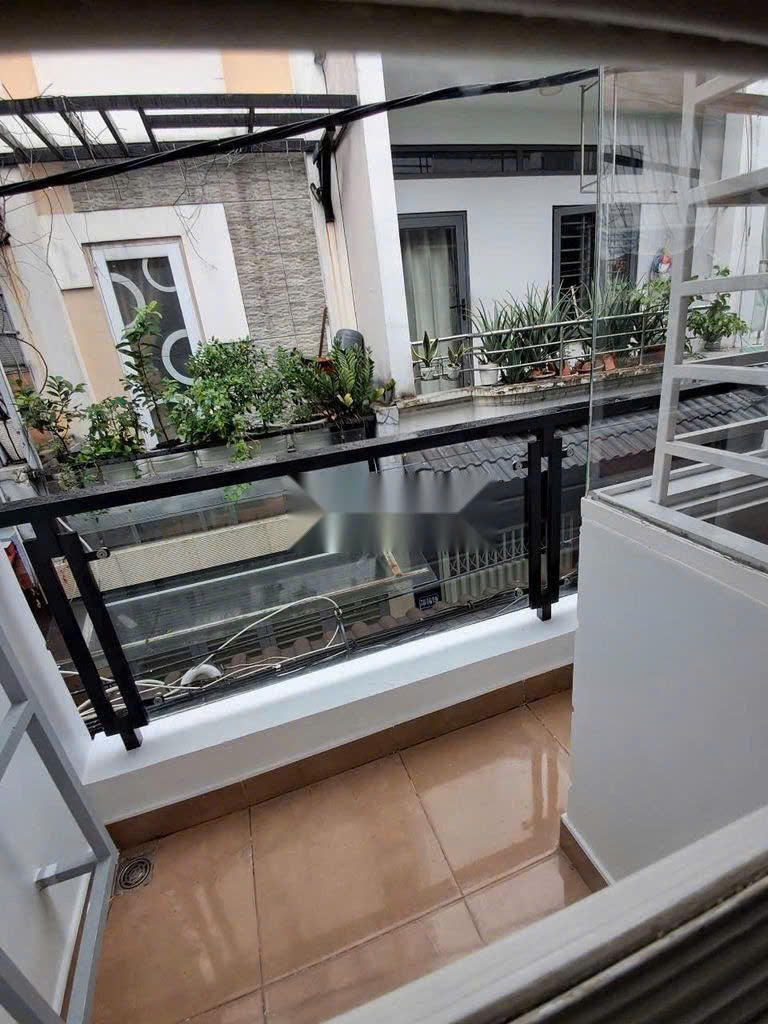 NHÀ ĐẸP NGUYỄN VĂN KHỐI 4 TỶ 2 - NGAY CÔNG VIÊN LÀNG HOA SÁT MẶT TIỀN