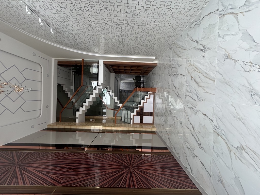 Bán nhà -hẻm xe hơi - 2 tầng - 4tỷ