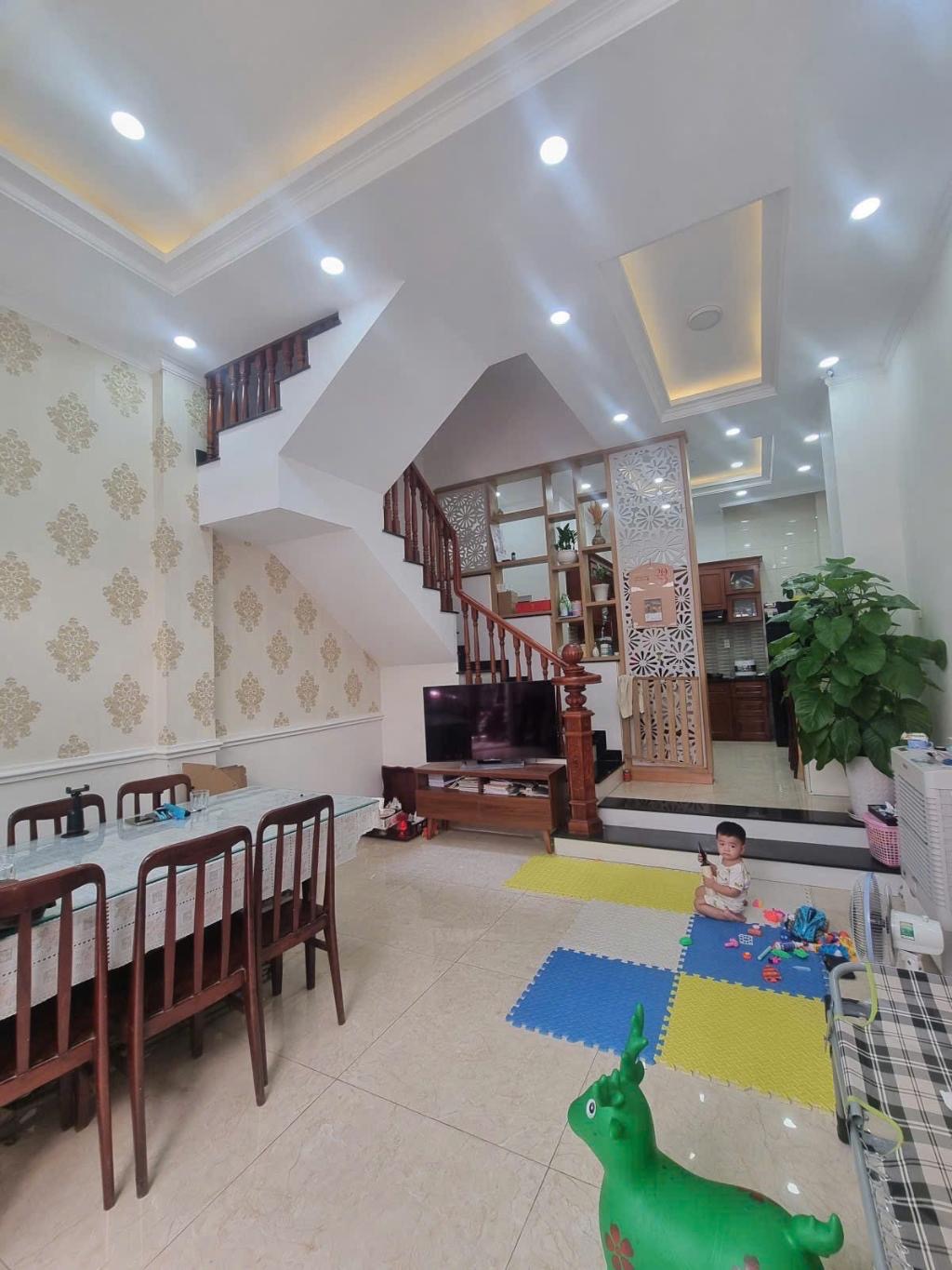 Bán nhà -hẻm xe hơi- 3tầng - 4tỷ