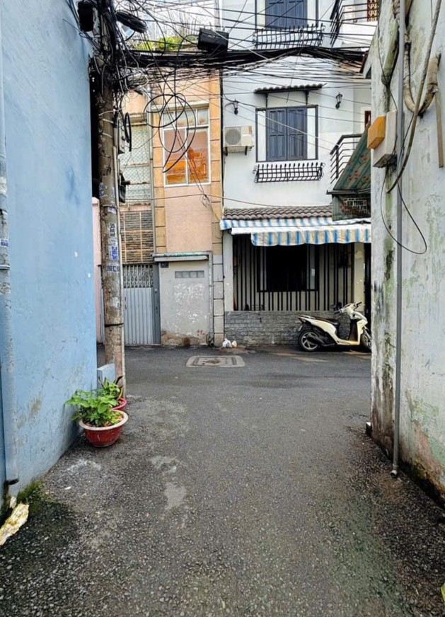 Bán nhà nhỏ 3 tầng tại Văn Thân, Quận 6, TP.HCM, 3ty8x