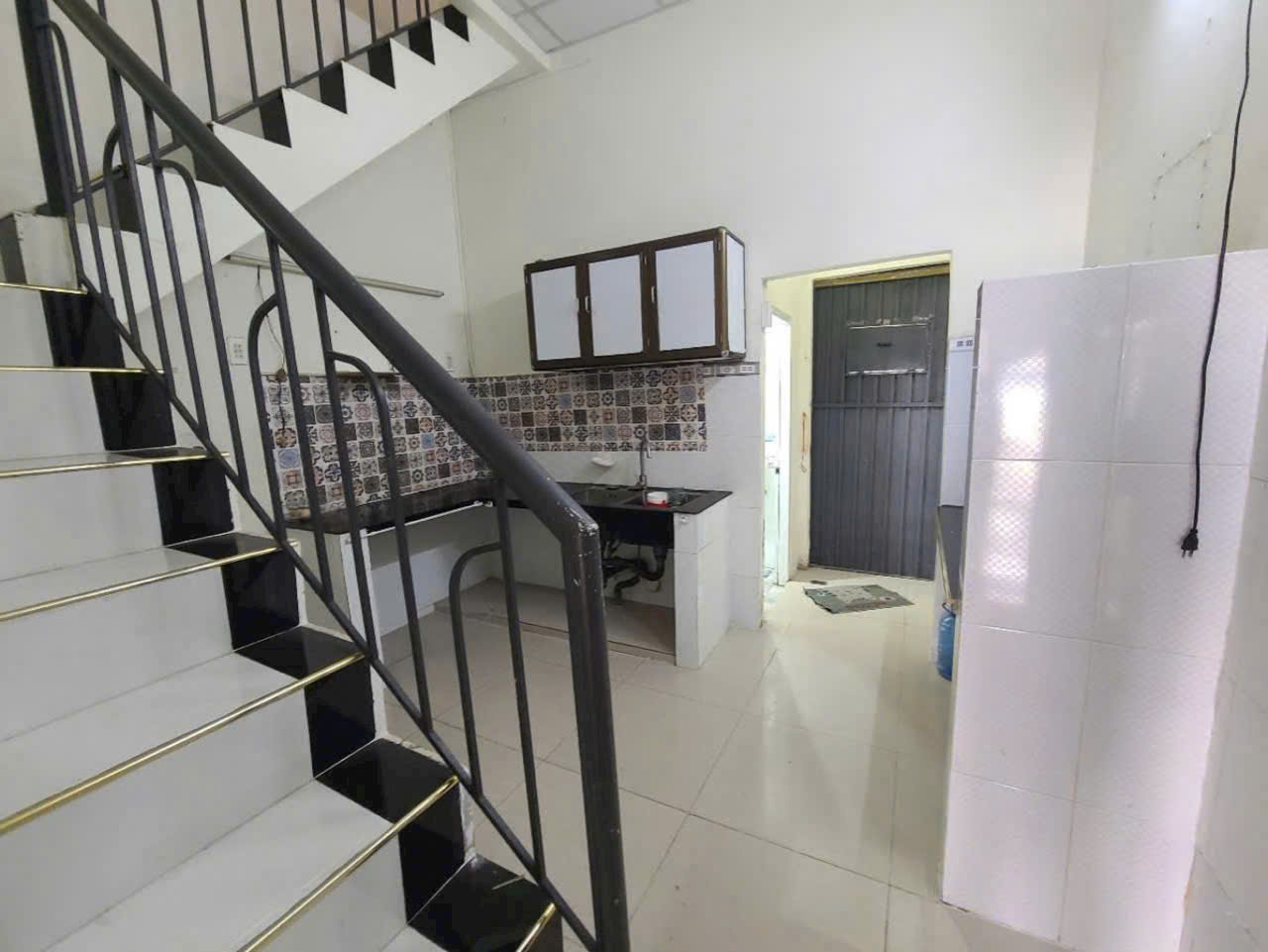 Bán nhà 2 tầng hẻm 4m đường Hoàng Bật Đạt, DT: 52m2, nhỉnh 4 tỷ 