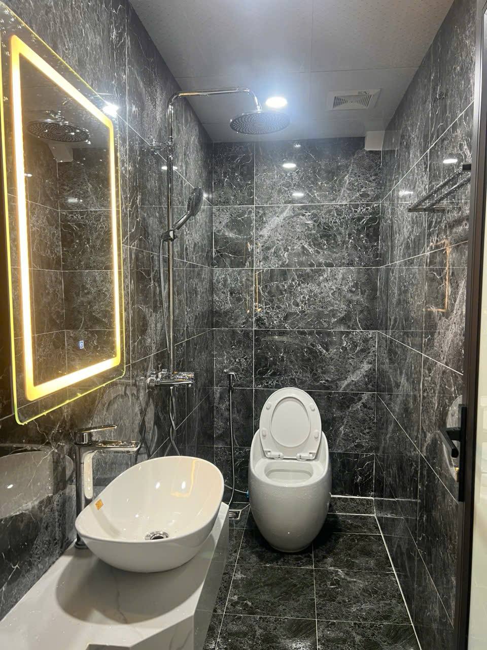 BÁN NHÀ TRƯƠNG ĐỊNH , DIỆN TÍCH RỘNG Ở SƯỚNG , Ô TÔ ĐỖ CỔNG , 5 TẦNG THANG MÁY , 70M2 , CHỈ LOANH QUANH 11 ĐỒNG