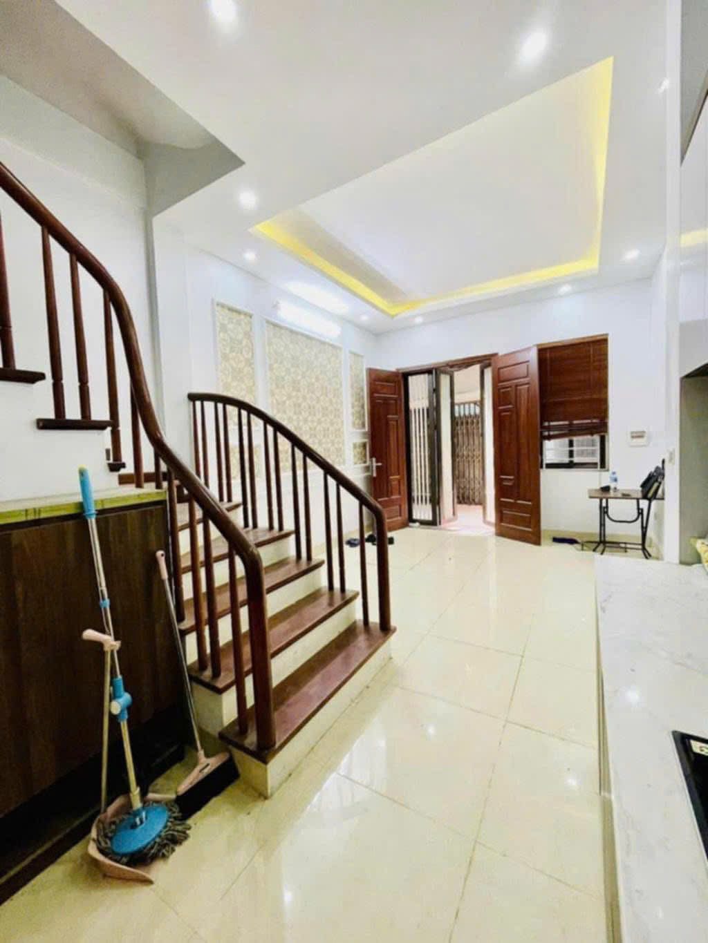 Nhà đẹp cần bán Nguyễn Lương Bằng sang đẹp