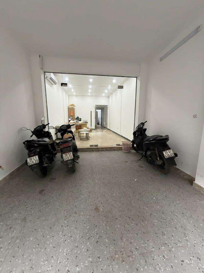 VIP Cầu Giấy - Hai thoáng - Ô tô tránh vỉa hè - Kinh doanh bất chấp các loại hình