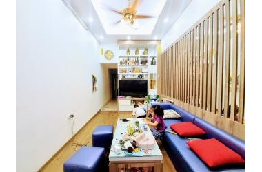 42M2 4 TẦNG 3.25 TỶ HOÀNG QUỐC VIỆT Ở NGAY