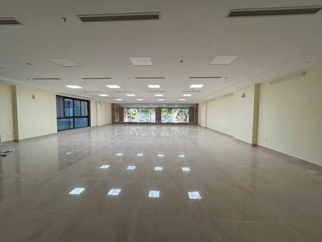 CHO THUÊ TÒA NHÀ VĂN PHÒNG HẠNG A – HOÀNG NGÂN, CẦU GIẤY
