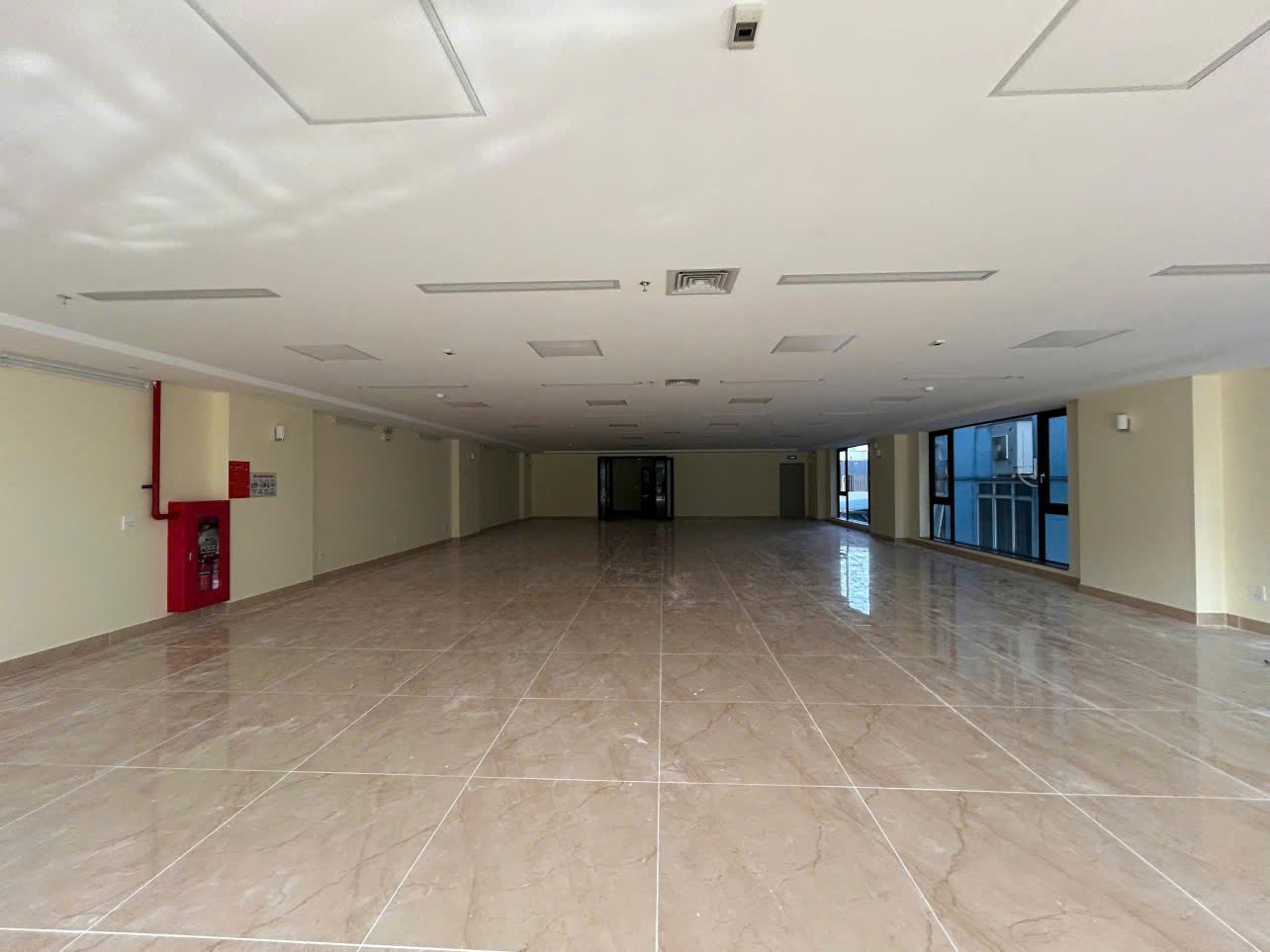 CHO THUÊ TÒA NHÀ VĂN PHÒNG HẠNG A – HOÀNG NGÂN, CẦU GIẤY