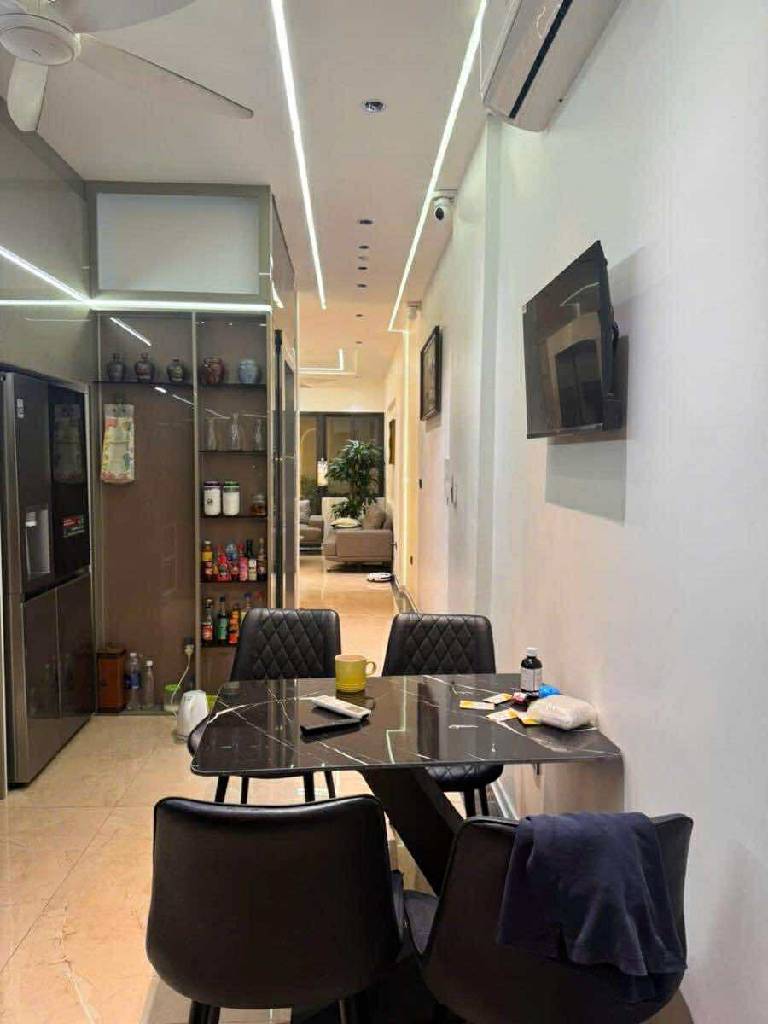 BÁN NHÀ PHÚ DIỄN - OTO ĐỖ CỬA - 30M RA MẶT PHỐ - THANG MÁY - DÒNG TIỀN KHỦNG