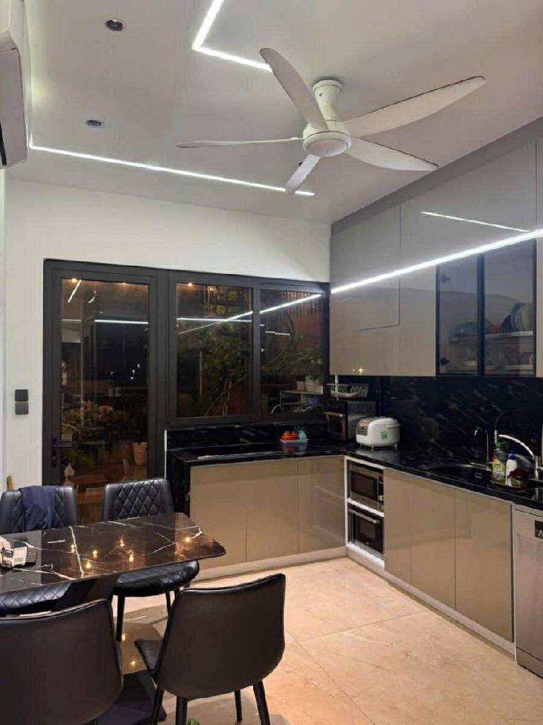 BÁN NHÀ PHÚ DIỄN - OTO ĐỖ CỬA - 30M RA MẶT PHỐ - THANG MÁY - DÒNG TIỀN KHỦNG