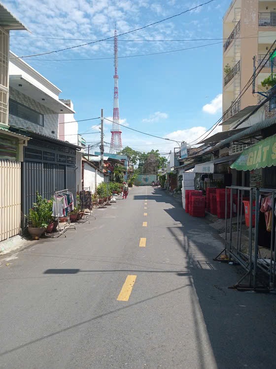 Giáp Võ Văn Kiệt, Q5, 3 tầng, 7.X tỷ