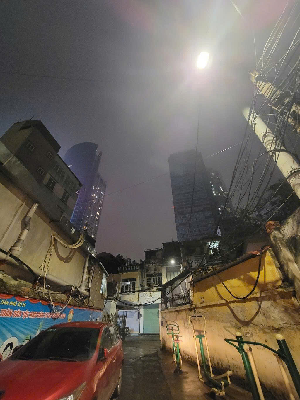 Cứu cánh cho gia đình ít người, con em lên Hà Nội học đại học, căn ngõ 260 Cầu giấy 18m giá tốt nhất khu vực.