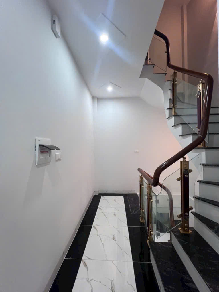 bán nhà mới xây đức diễn 5 tầng 34m2 ô tô vào nhà nhỉnh 6 tỷ