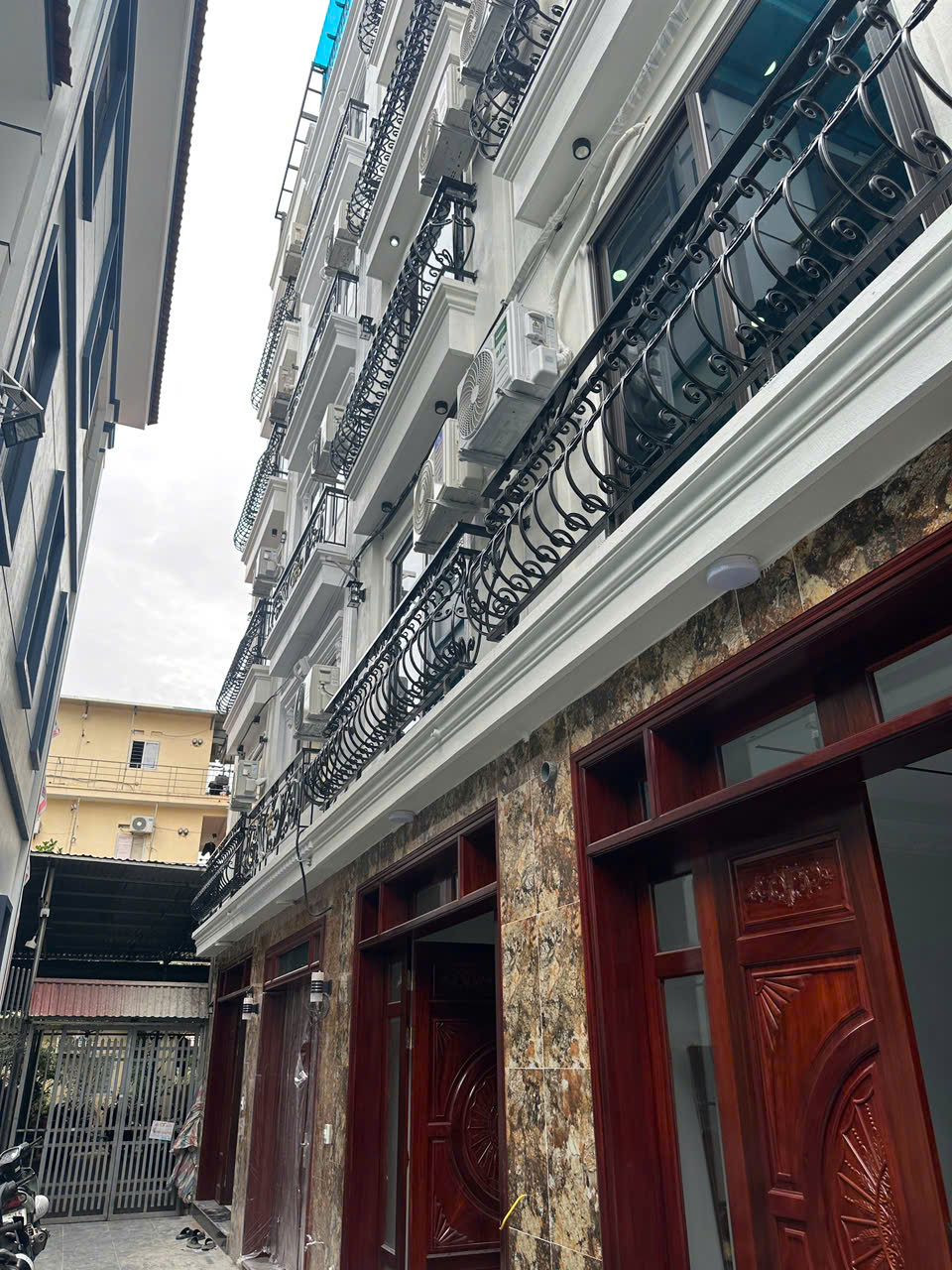 Duy nhất nhà mới xây cầu diễn 32m2 x6 tầng thang máy 4 ngủ chỉ hơn 7 tỷ