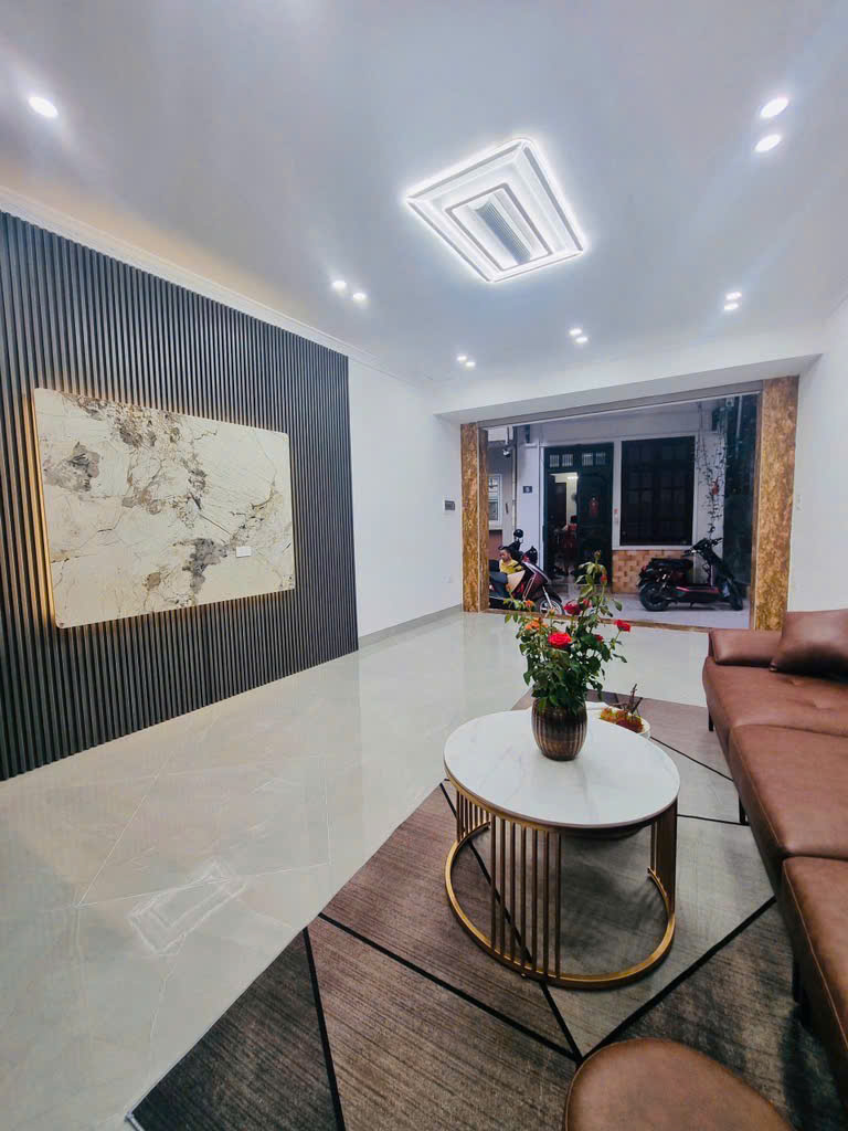 Bán nhà cầu diễn 47m2 6 tầng mặt tiền 4m giá nhinh 8 tỷ