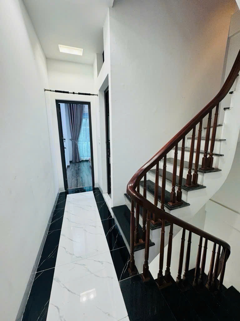 Bán nhà cầu diễn 47m2 6 tầng mặt tiền 4m giá nhinh 8 tỷ