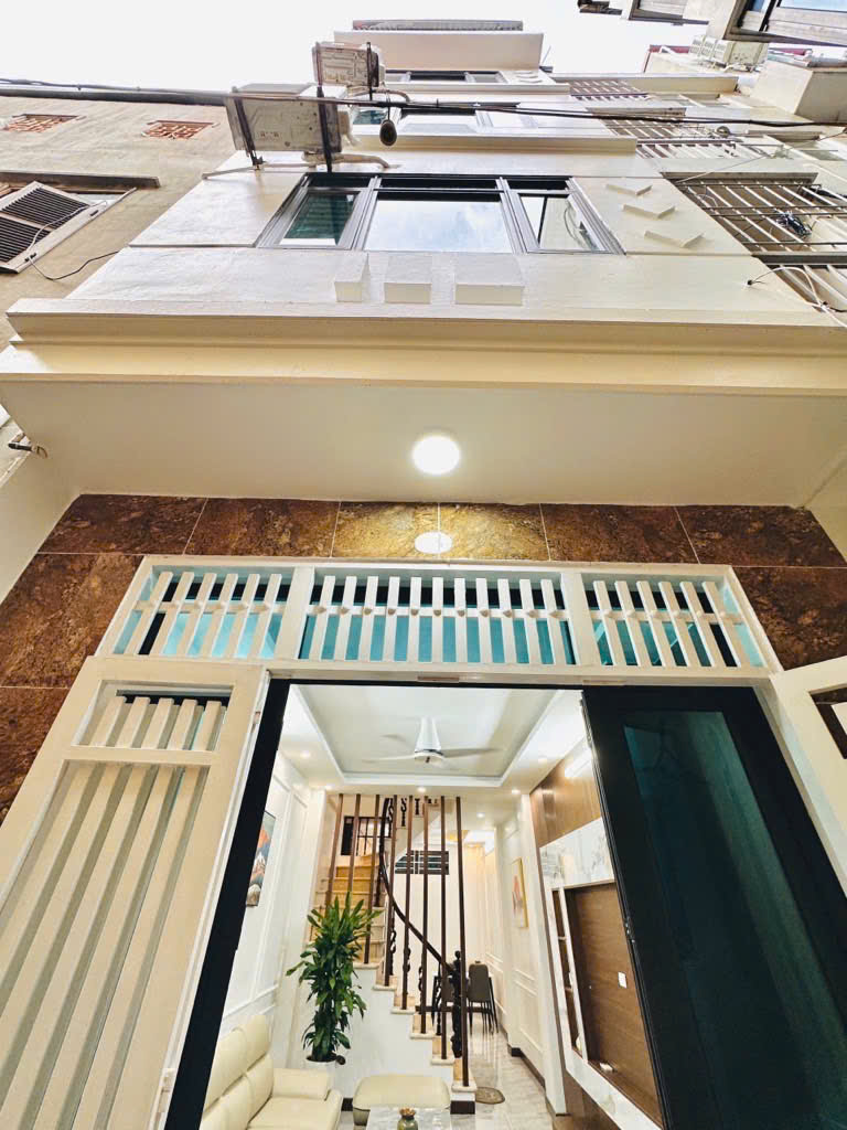 Bán nhà cầu diễn gần 40m2 5 tầng dân xây 5 tỷ 2