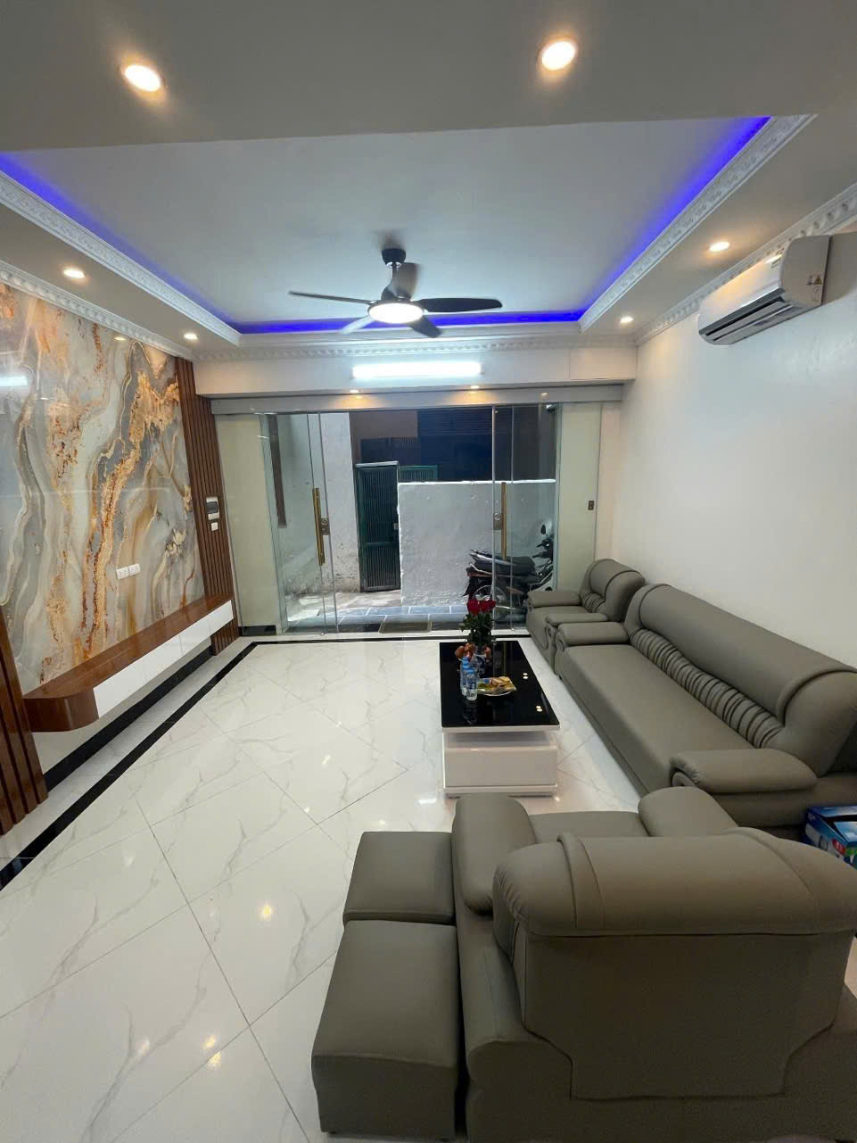 Duy nhất nhà mới xây đức diễn , văn tiến dũng 34m2 5 tầng ô tô đỗ cửa nhỉnh 6 tỷ