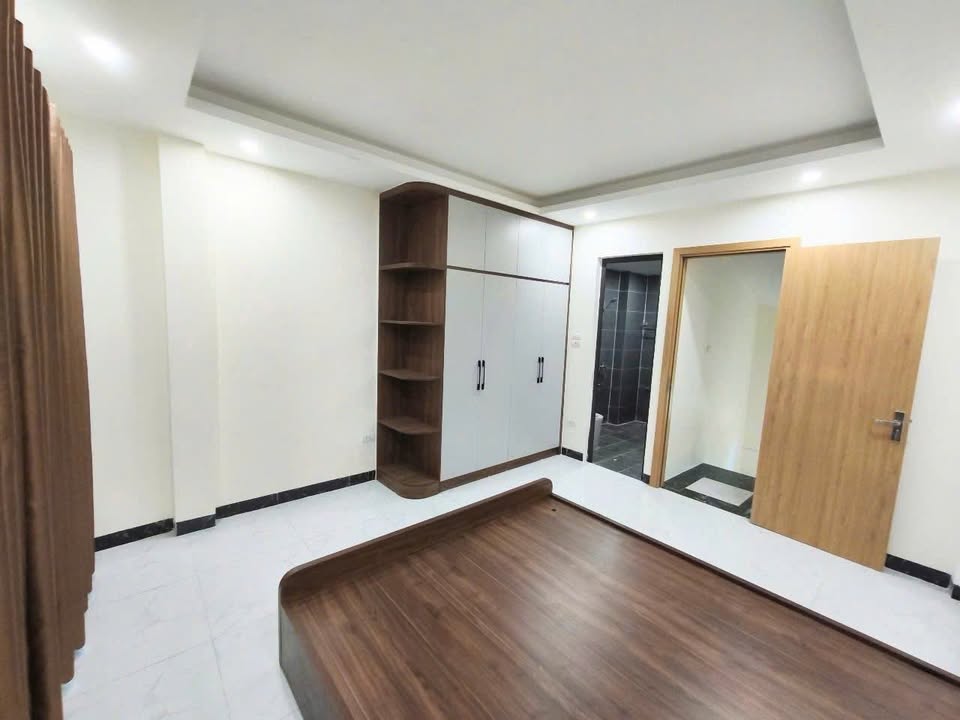 Nhà mới xây phố ngọa long cầu diễn 43m2 x7 tầng thang máy full nội thất nhỉnh 9 tỷ