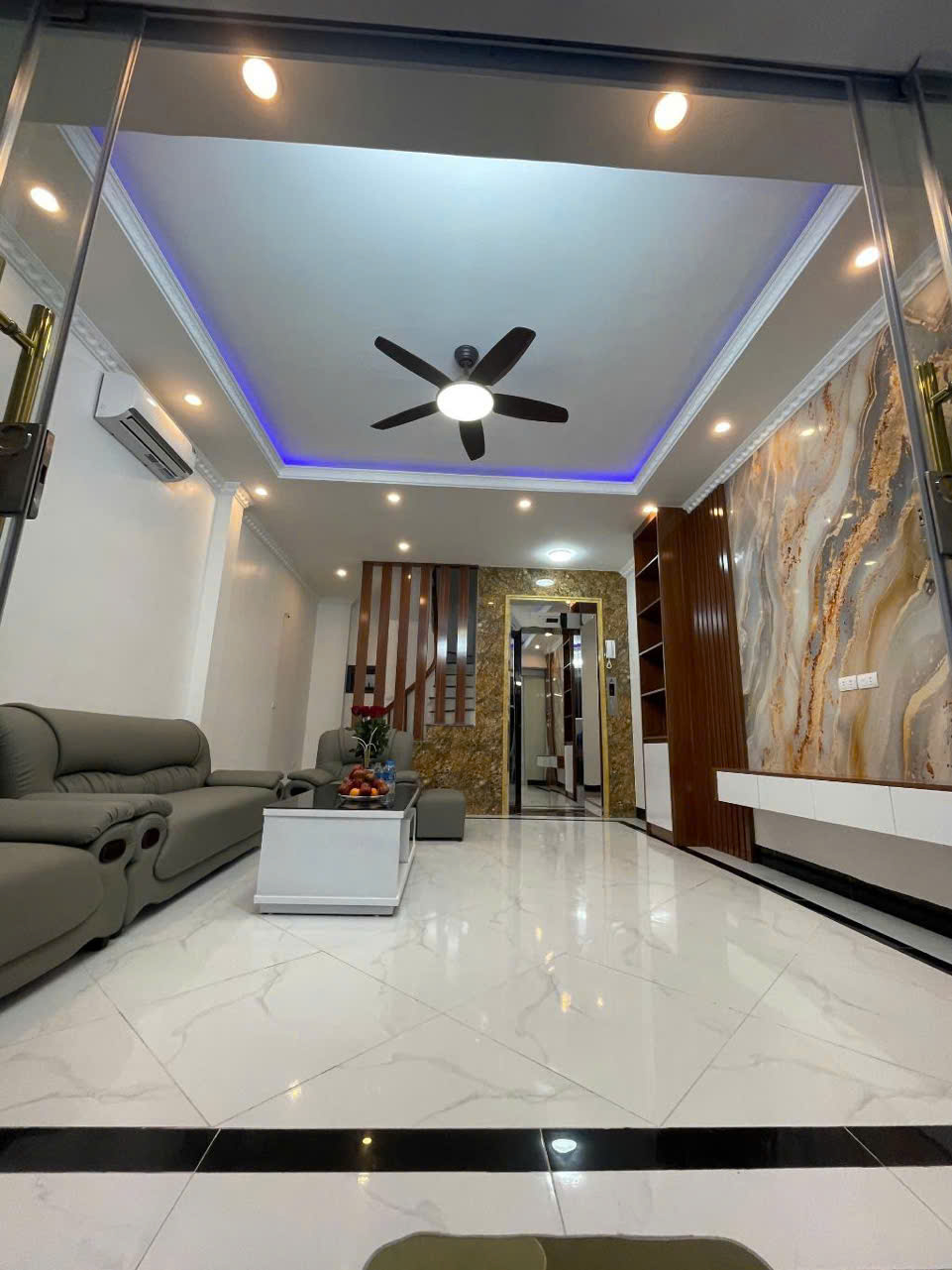 Nhà mới xây phố ngọa long cầu diễn 43m2 x7 tầng thang máy full nội thất nhỉnh 9 tỷ