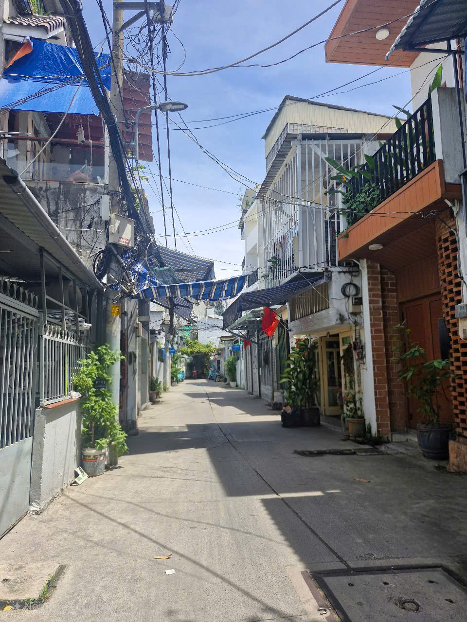 Bán Gấp Nhà Quận 7 , 3.1x 11m , 2 Tầng , Nhà Mới , Hẻm Xe Hơi , 6.x tỷ