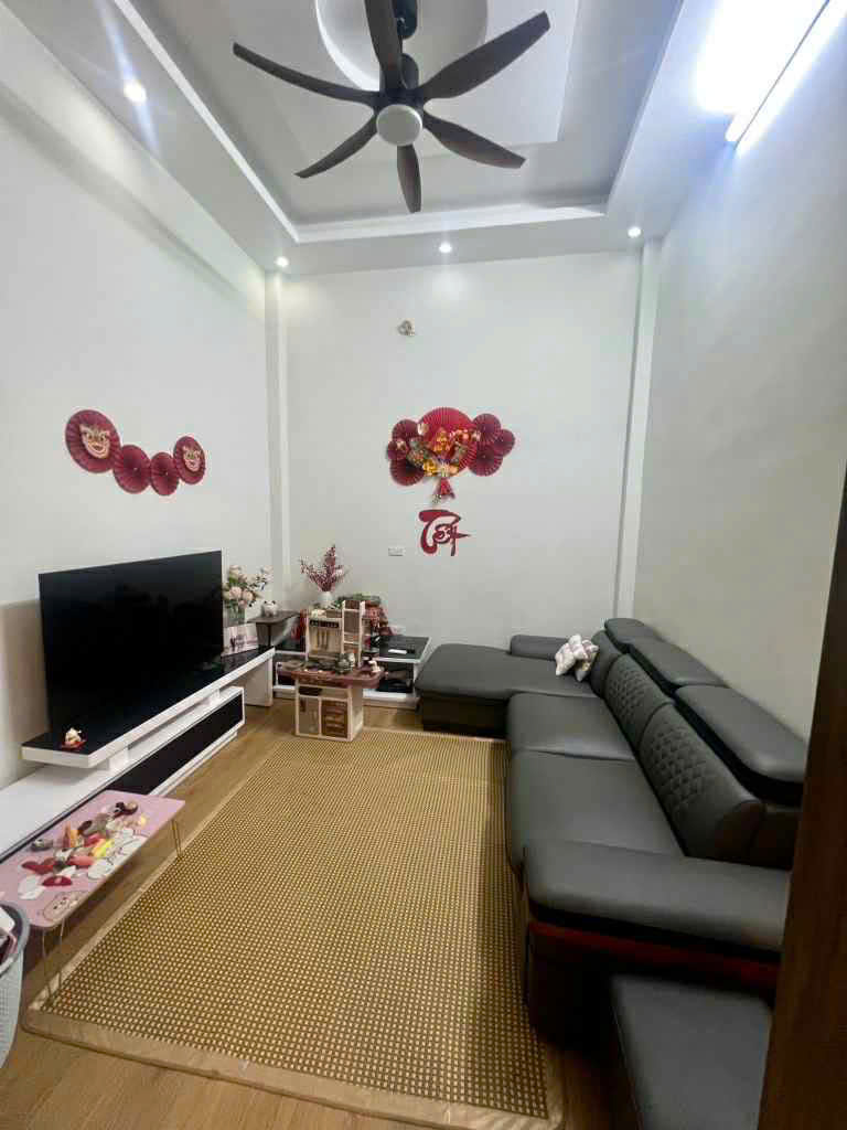 NHÀ ĐẸP NHÀ XINH LIÊN HỆ MÌNH    SIÊU PHẨM NHÀ PHỐ NGAY TRUNG TÂM HUYỆN THANH TRÌ, CÁCH PHỐ CHỤC BƯỚC CHÂN, 35M2, 6 TỎI THƯƠNG LƯỢNG MỎI MIỆNG .