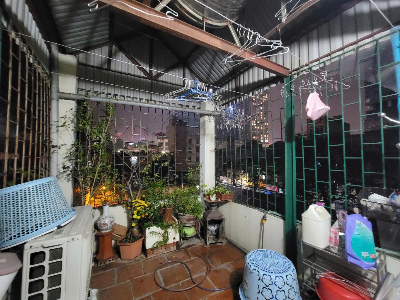 HIẾM! NHÀ DỊCH VỌNG 46M2*MT6.8M DÂN XÂY 4 TẦNG CÁCH 2 NHÀ RA MẶT PHỐ. CHỈ 8.5 TỶ