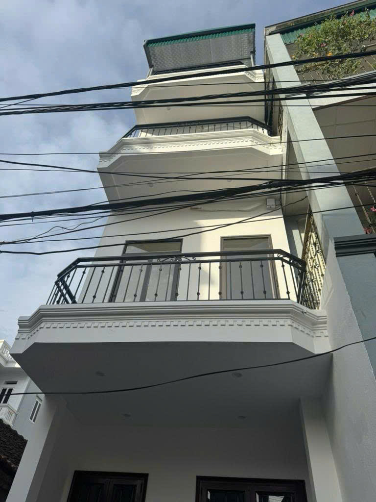 Nhỉnh 4 tỷ sở hữu ngay căn nhà 6 tầng mới xây tại Xóm 4 Quỳnh Đô