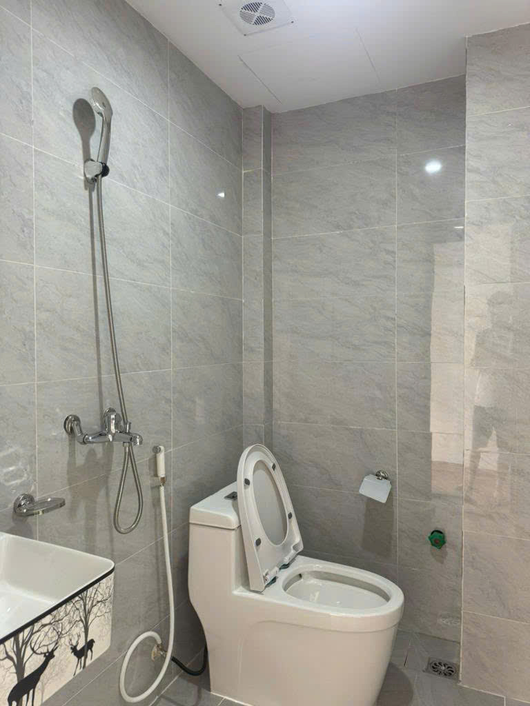 Nhỉnh 4 tỷ sở hữu ngay căn nhà 6 tầng mới xây tại Xóm 4 Quỳnh Đô