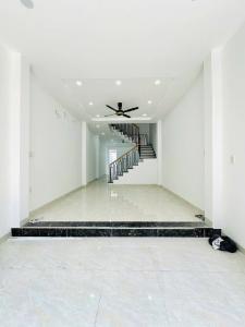 Bán nhà - hem xe hơi - sát mặt tiền- 5tỷ