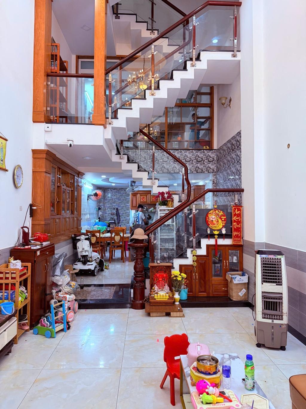 NHÀ 2 TẦNG NỞ HẬU ĐẸP CỰC KỲ KIÊN CỐ HOÀN CÔNG CHUẨN CHỈNH.. KHU VỰC TỐT TIỆN ÍCH TỐT