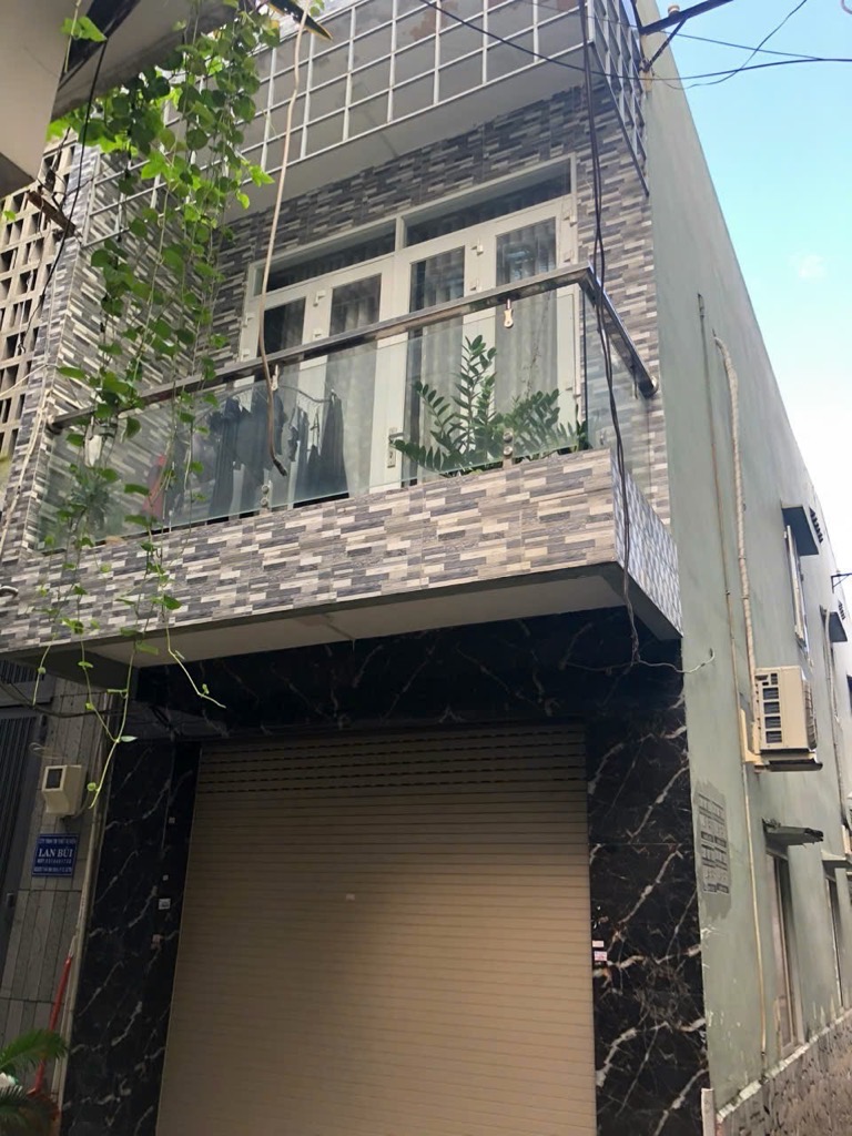 HOT HIẾM- 2 MẶT TIỀN HẺM XE HƠI-40m2- LÔ GÓC THOÁNG MÁT - SỔ VUÔNG A4