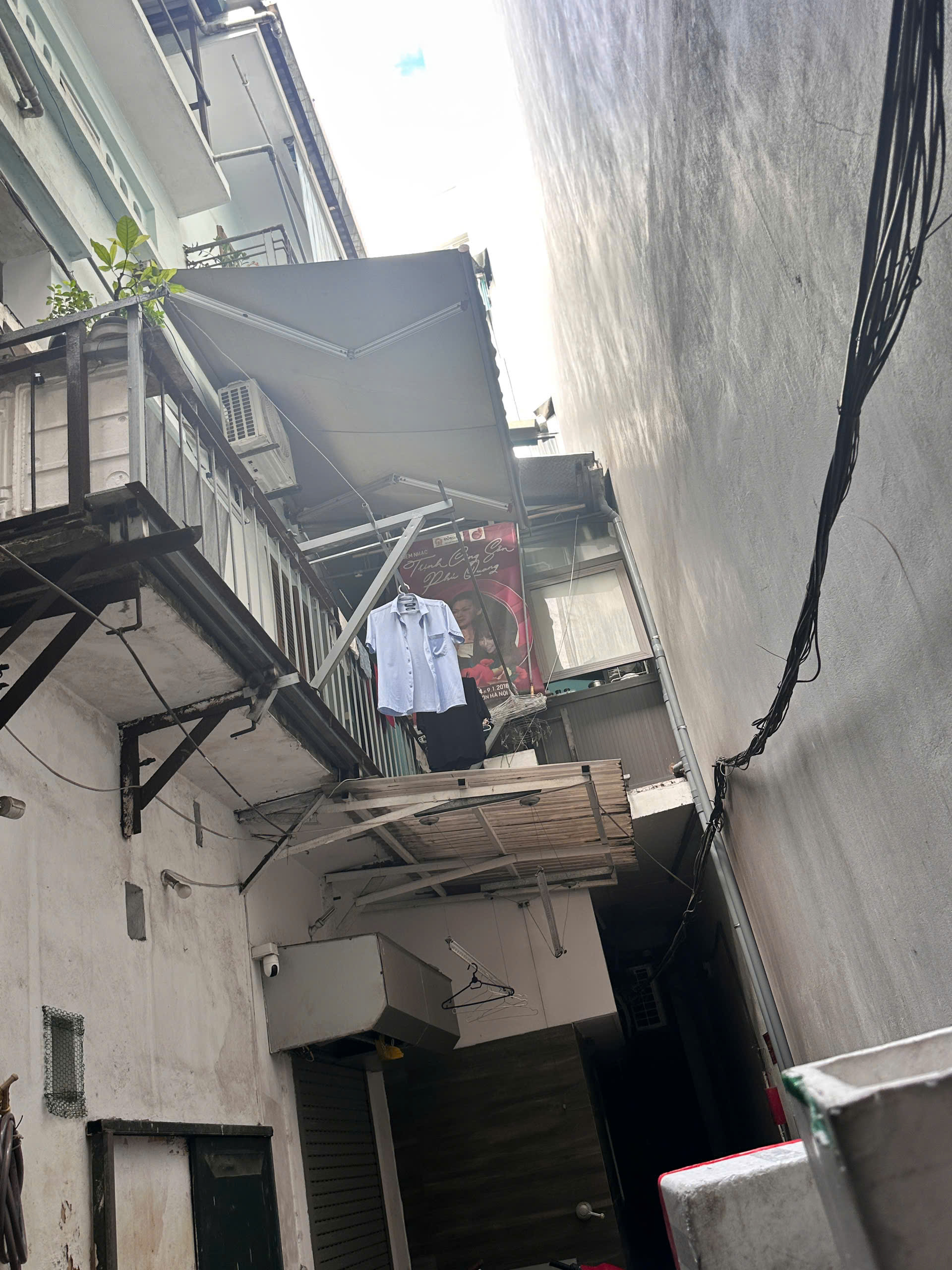 Bán mặt Phố Huế , diện tích 40m , mặt tiền 4m , chiều dài 10m , giá chào 3,9 tỉ