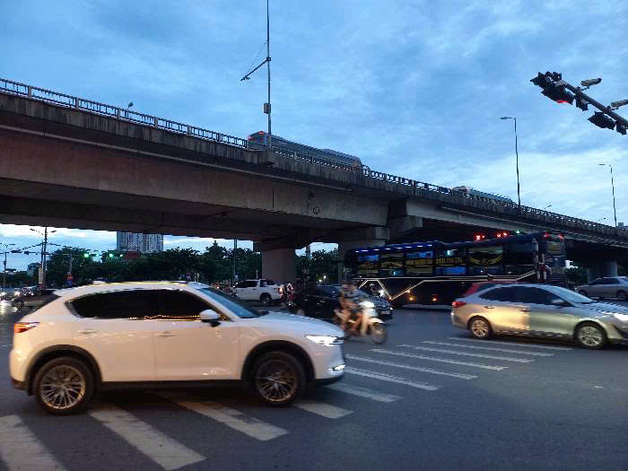 Bán nhà mặt phố Giải Phóng, Ngã 4 BX Giáp Báp kinh doanh sầm uất, DT 40m2 giá chỉ 3,2 tỷ.