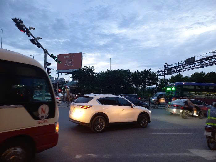 Bán nhà mặt phố Giải Phóng, Ngã 4 BX Giáp Báp kinh doanh sầm uất, DT 40m2 giá chỉ 3,2 tỷ.