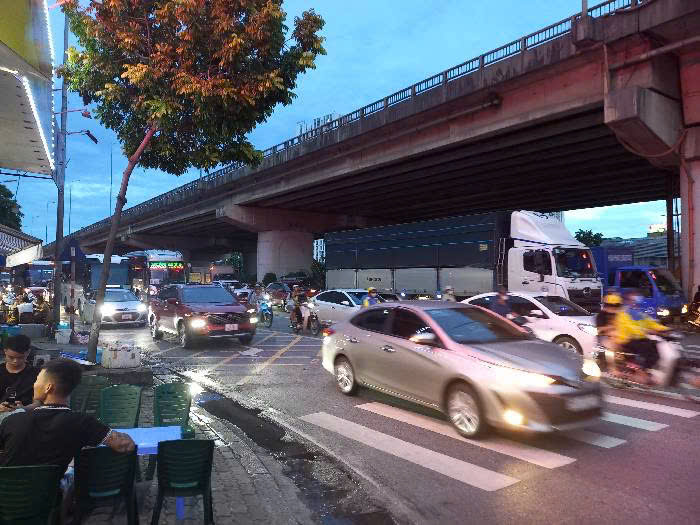 Bán nhà mặt phố Giải Phóng, Ngã 4 BX Giáp Báp kinh doanh sầm uất, DT 40m2 giá chỉ 3,2 tỷ.