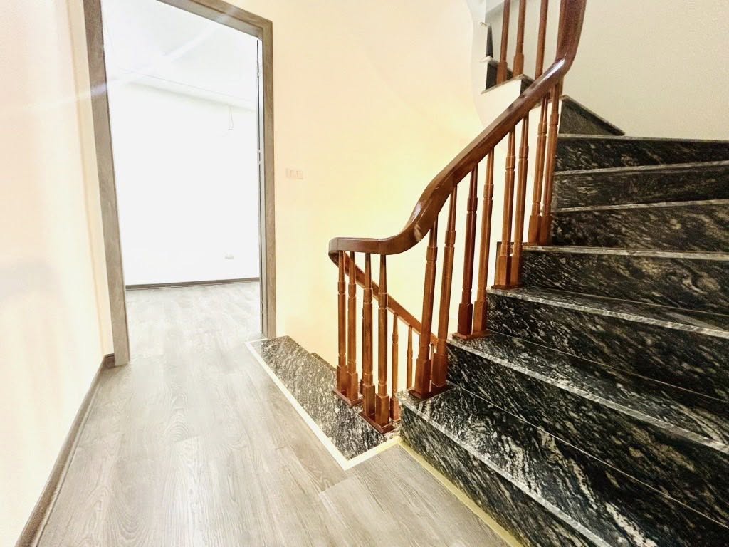 NHÀ MỚI - GẦN PHỐ - CÁCH Ô TÔ 15M - TIỆN ÍCH ĐẦY ĐỦ - 6PN KHÉP KÍN