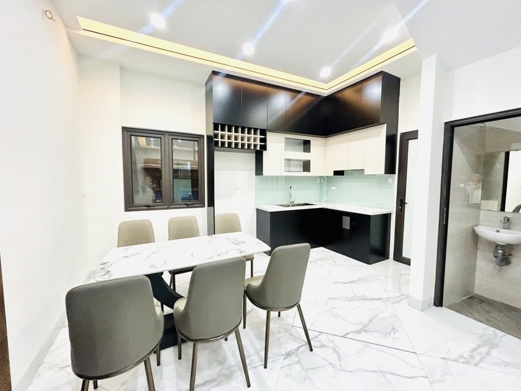 NHÀ MỚI - GẦN PHỐ - CÁCH Ô TÔ 15M - TIỆN ÍCH ĐẦY ĐỦ - 6PN KHÉP KÍN