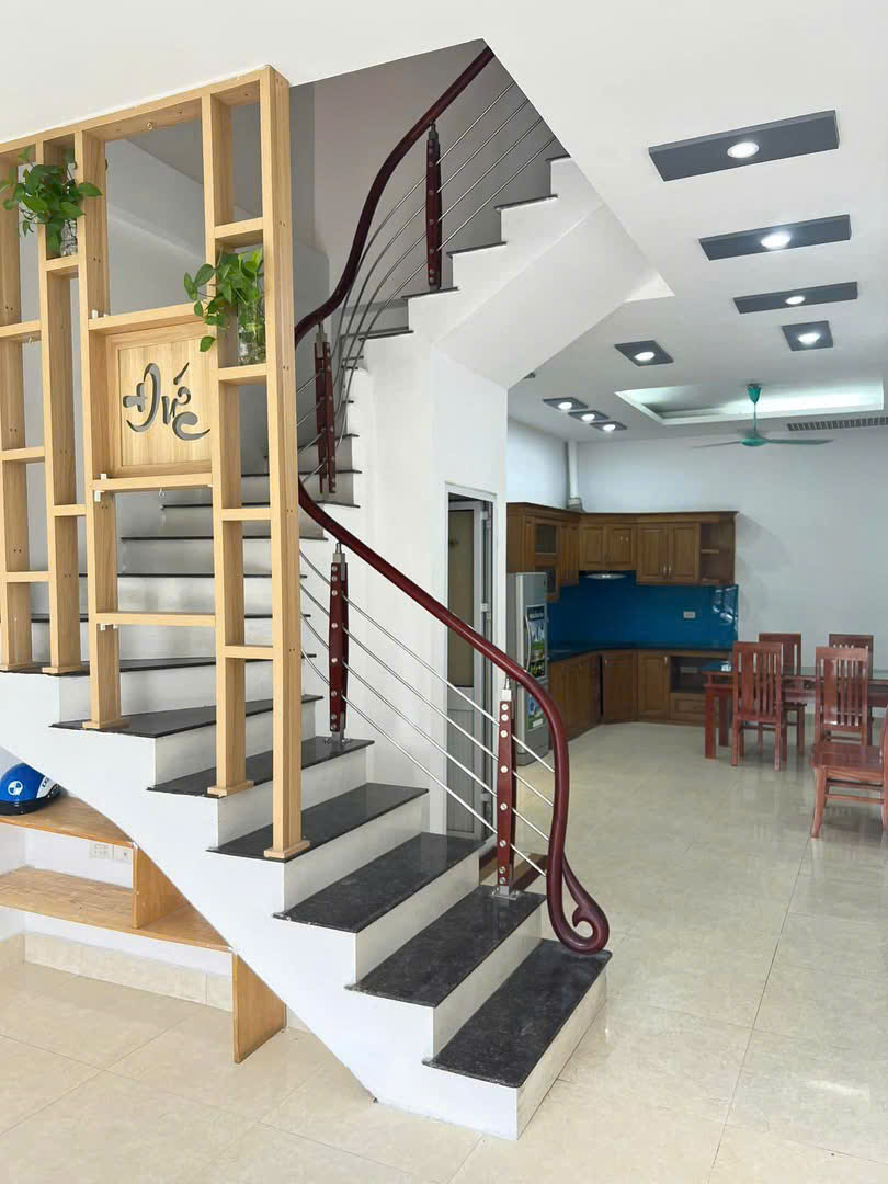  BÙI XƯƠNG TRẠCH THANH XUÂN PHÚT MỐT RA HỒ - NGÕ THÔNG NHIỀU PHÍA - NHÀ DÂN XÂY CHẮC CHẮN.