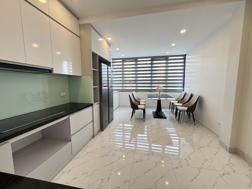 -	BÁN NHÀ CHÍNH CHỦ PHỐ KHƯƠNG TRUNG- THANG MÁY- NGÕ RỘNG- TIỆN ÍCH BẠT NGÀN